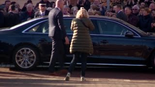 De koning en koningin vertrekken uit Sprundel