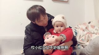 宝宝身体不舒服，妈妈狠心要给宝宝剃光头，爸爸看着女儿一脸不舍