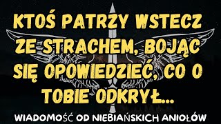 Ktoś patrzy wstecz ze strachem, bojąc się opowiedzieć, co o tobie odkrył...wiadomość od aniołów