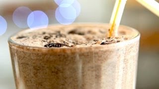 How to Make a Mint and Oreo Milkshake