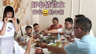 婷妹一家達州探親之旅，大姐燒桌好菜招待，飯桌上婷妹一句話逗得全家哄笑？【婷妹要努力】