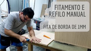 Fitamento e refilo manual com fita de borda de 1mm de espessura.