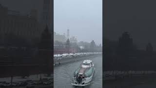 Moscow city 2023 | Snowing weather | Russian winter | snowfall | snowflakes #shorts روسيا، موسكو