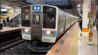 国鉄211系2000番台N613編成が回送電車として警笛を鳴らして流しノッチしながら立川駅を発車するシーン（回550M）2022.6.3