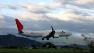 JAL Boeing 737-800 サークリングアプローチ Twilight　Kochi Ryoma Airport 2012. 8