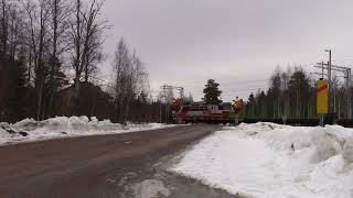 VR T 5024 passede MURTOMÄKI (km 0613+0398) level crossing @ Kajaani