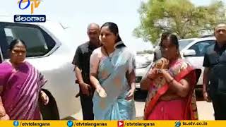 MP Kavitha Cast Her Vote @ Pothanga | in Nizamabad Dist