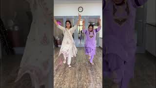 ਤੈਨੂੰ ਨੀ ਪਤਾ ਨੀ ਭਾਬੀ ਤੈਨੂੰ ਨੀ ਪਤਾ… #bhangra #daughtermotherdance #folk #gidha #punjabifolksquad