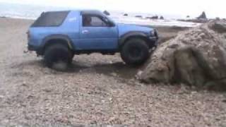 Isuzu 4x4 off road- rock climbing