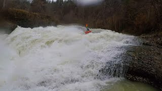 Kayaking and carnage high water Semine river