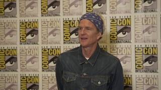 SDCC 2017 : Stranger Things S02 Itw Matthew Modine (official video)