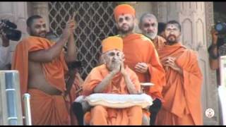 4 & 5 February 2011, Pramukh Swami Maharaj in Atladra