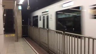 JR九州305系 福岡空港行き 博多駅到着