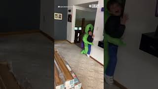 Little boy gives Oscar-worthy performance in his 'alien abduction' Halloween costume