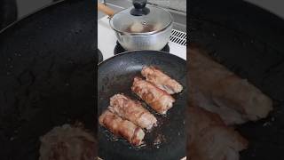 古旦那　朝飯　炊き込みご飯と野菜の豚肉巻と味噌汁　烏龍茶　　ビール飲み過ぎで古女房に怒られる　　　懐かしい昭和の歌謡曲　　　　夜明けの停車場　石橋正次　