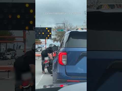 Driver Pulls Out Gun During Virginia Road Rage Incident - YouTube