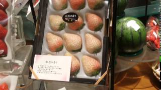 White strawberry @ Daimaru tokyo station