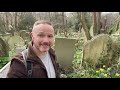 Celebrity Graves  -  Unusual Things