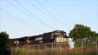 SHORT NS TRAIN IN MONTREAL SEEN FROM ARGENSON PARK / 08/16/18