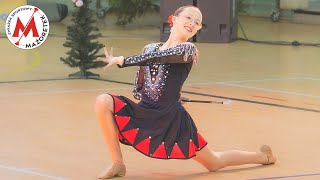 SOLO BATON JUNIOR - Liliana Zięba - MAŻORETKI SERDUSZKO CIESZYN - FESTIWAL ŚWIĄTECZNY 2024 / Wschowa