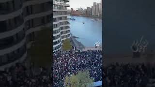 ‌اندکی زیبایی از لندن ببینیم🔹‌این جمعیت، بسیجی های فعال لندنن که در حمایت از مردم فلسطین به پا خاستن