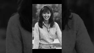 Phoebe Cates Short Biography