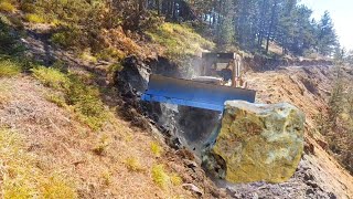 CAT D7 DOZER KAYALARLA SAVAŞIYOR_fighting with rocks#caterpiller #cat #bulldozer