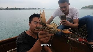 家住海边想吃鱼，拿上鱼网约上兄弟，今晚羊头羊排泥猛鱼汤安排！【渔民小梁】