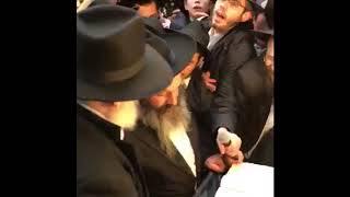 Sholom Rubashkin chazan for Maariv in 770