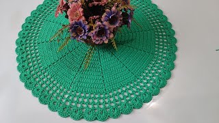 SIMPLE AND CHIC CROCHET CENTERPIECE