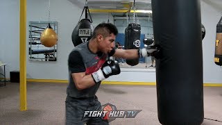 JESSIE VARGAS LOOKING SOLID FOR ADRIEN BRONER! LOOKS FAST & POWERFUL ON THE HEAVY BAG!