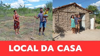 FAMILIA QUE VIVE ISOLADA EM CASA DE TAIPA MOSTRAM LOCAL ONDE SERÁ CONSTRUIDA NOVA CASA