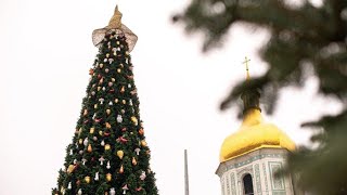 Чому не варто було знімати капелюх з ялинки у Києві, Думки мої тихі