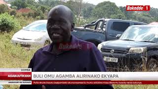 Agabuutikidde Abantu basatu bakaayanira ettaka buli omu agamba alirinako ekyapa