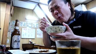 現代社会に無くなりつつある昭和の食堂でサービス定食とビール大瓶で親父の寂しい一人飯【まるい食堂】京都四条大宮