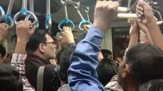 Kolkata guy singing "Kya hua tera wada" in train