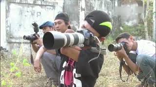 Sem as mãos e sem as pernas, jovem encontra na fotografia uma forma de se expressar