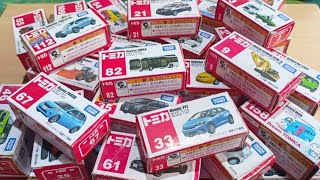 トミカミニカーが箱いっぱいに詰まってる！一緒に収納しよう☆【トミカのベストコレクションを動画でまとめました -☆!.,