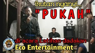 nyanyi lagu PUKAH di latihan rutin Eco Entertainment