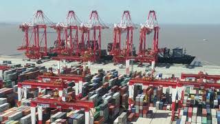 上海港大小洋山四期自動化碼頭作業/Fully automation container terminal in Shanghai port.