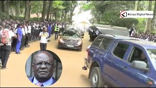 SEE WHAT HAPPENED THE MOMENT LATE FORMER CS MAGOHA'S BODY ARRIVED IN YALA FOR BURIAL!!