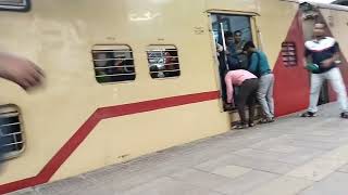 09023 Mumbai Central to Valsad Double Decker Superfast passanger Arrive and Departure From Dadar