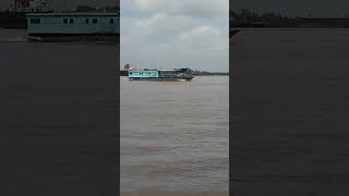 Transportasi Perahu penyeberangan mengantar muatan #perahu #boat #penyeberangan