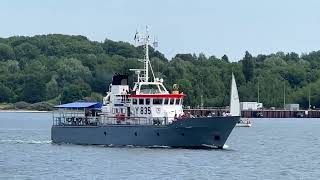 Sicherungsboot TODENDORF Y 835 in der Kieler Förde am 24.6.2023