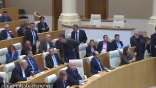 Parlamentdə qalmaqal yaşandı - Parlament sədrinin nalaiq ifadə işlətdiyi iddia olundu