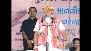 Narendra Modi inaugurating Kadana Dam in Dahod on Gujarat Diwas