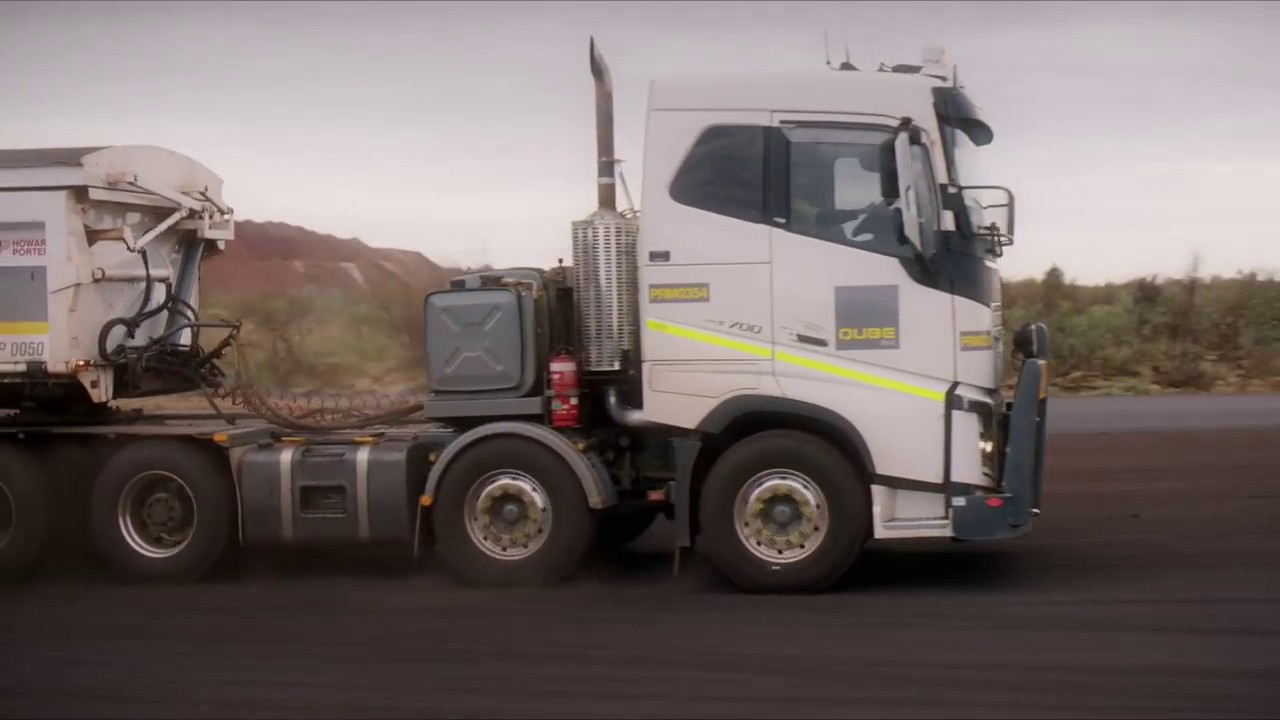 Volvo Trucks 175 Tonnes Road Train Through The Australian Outback ...