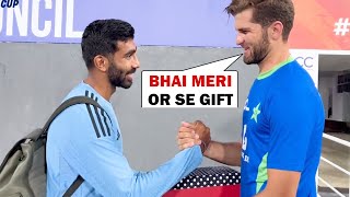 Shaheen Shah Afridi Gesture presented Gift to Jasprit Bumrah in India vs Pakistan Match