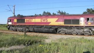 Class 66157 DBCargo z składem intermodialnym