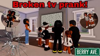 KIDS DID A BROKEN TV PRANK! MARI GOT A BOYFRIEND!? *WHOOPING*|Berry Ave Roleplay #roblox #berryave